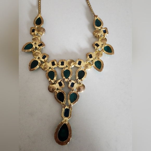 Beautiful statement necklace by Amrita Singh! - Picture 6 of 7